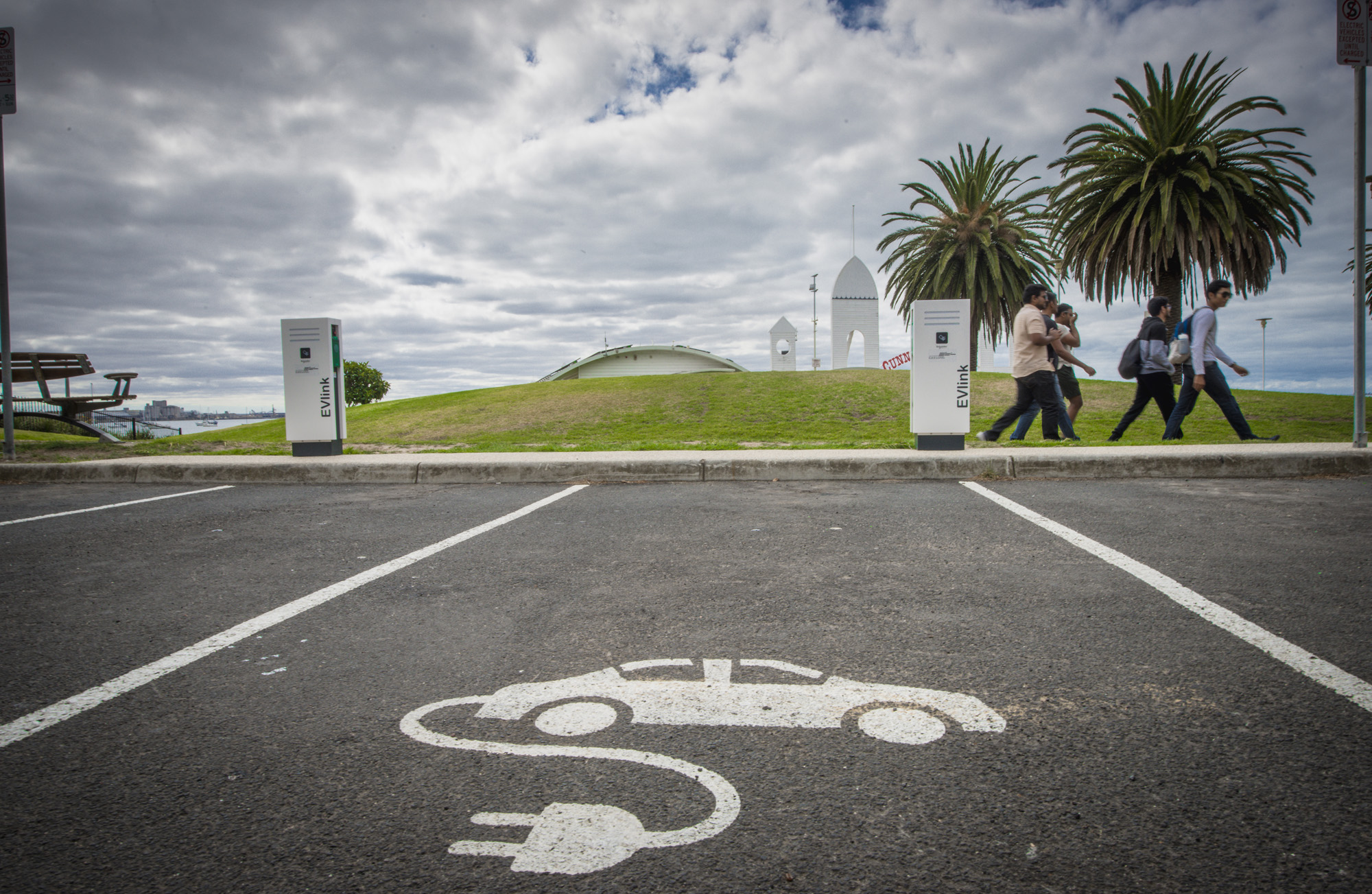 Two electric vehicle charging stations have been installed on the Geelong waterfront at Western Beach Road, along the Cunningham Pier forecourt precinct.