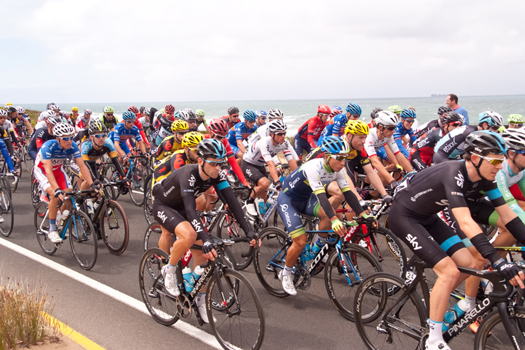 Cadel Evans Bike Race on Thirteenth Beach Road