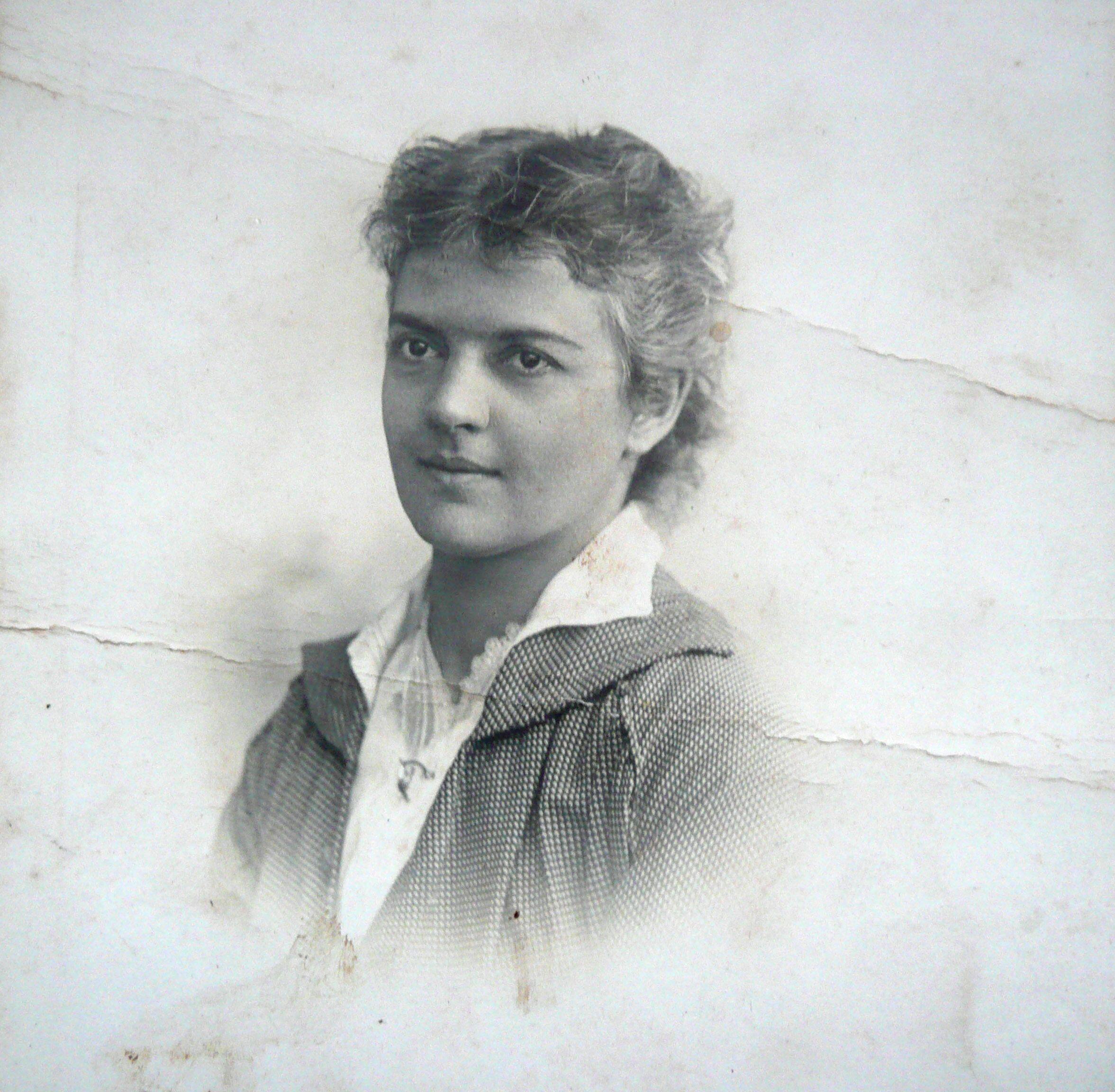 Woman Doctor - War Hero