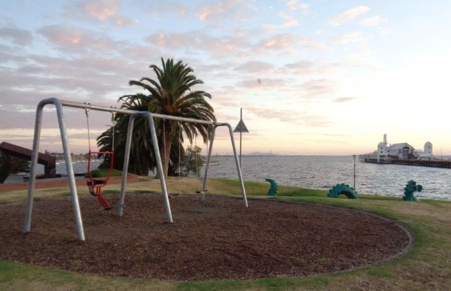 Poppy Kettle Swings