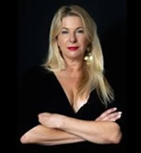 Image of Mandy Nolan with arms folded