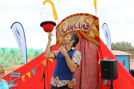Nightide Image of juggler