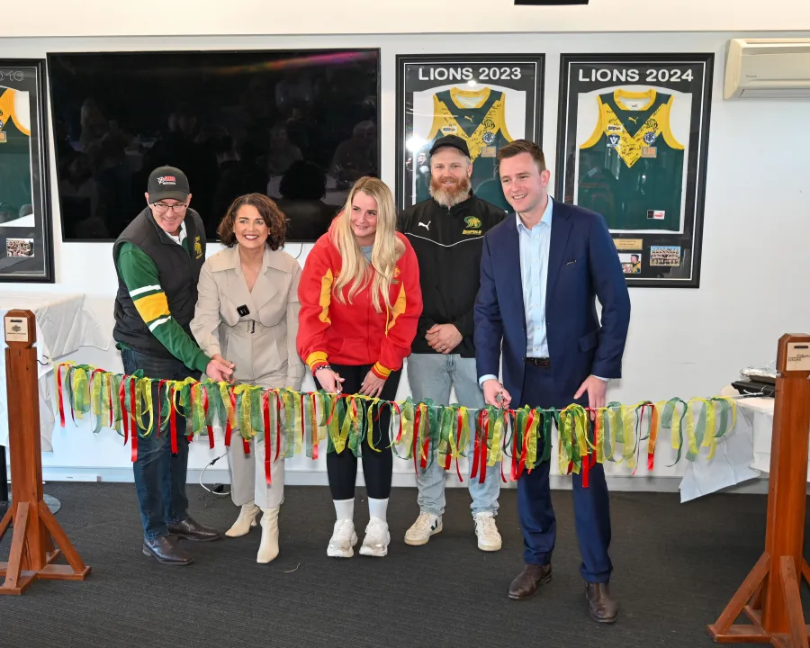 Richard Hockley from Leopold FNC (Director of Financial Operations) cutting the ribbon with Libby Coker MP, Ashlyn Begg from Leopold Cricket Club (President), Lachlan Cartledge from Leopold Football Netball Club (Co-President) and Ward Councillor Trent Sullivan