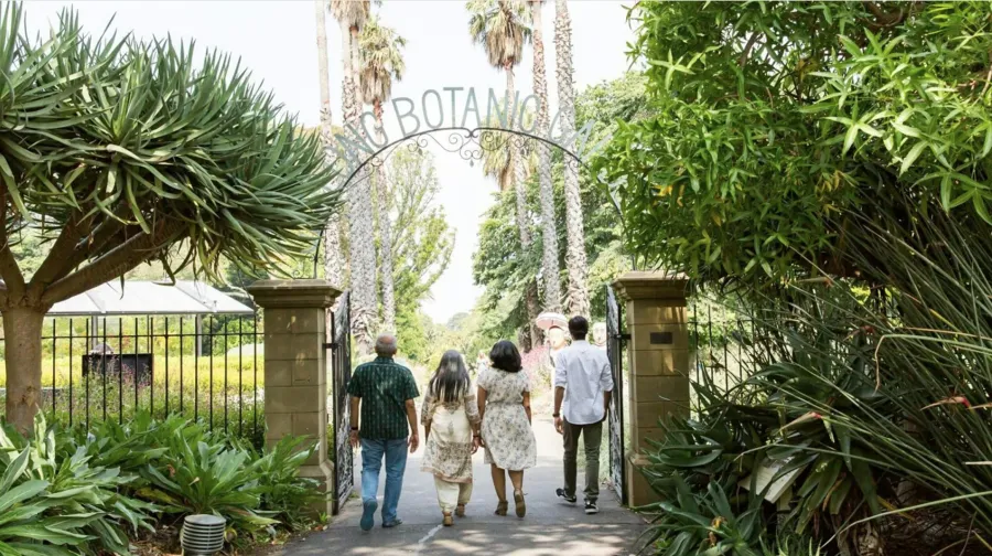 Image of people entering the Geelong Botanic Gardens
