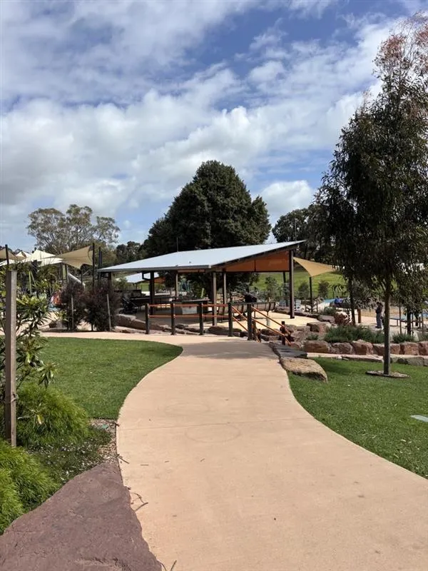 Rippleside Park shelter 1 in play space