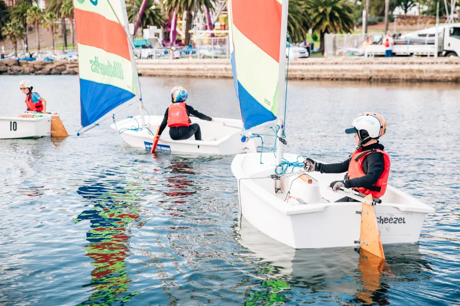 Tackers Fun! Kids learning to sail