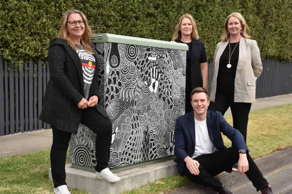 Mayor Trent Sullivan with (L-R) artist Michelle Searle and NBN Co's Nicole Paterson and Andrea Appleby.