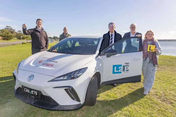 Austeng's Tim Cleary, Pike Peters from Rex Gorell, Mayor Trent Sullivan, L2P volunteer Andrew Cleary from J B Scott and L2P driver Elizabeth Fuller.