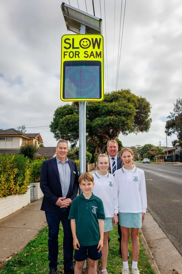 Montpellier Primary School Acting Principal and Cr Ron Nelson with students Callum, Ella and Alice 