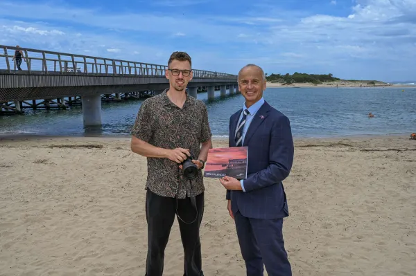 Photographer Fabian Reinelt and Mayor Stretch Kontelj OAM at Barwon Heads with the 2026 calendar