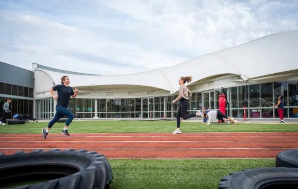 Runners training at Leisurelink Aquatic and Recreation Centre