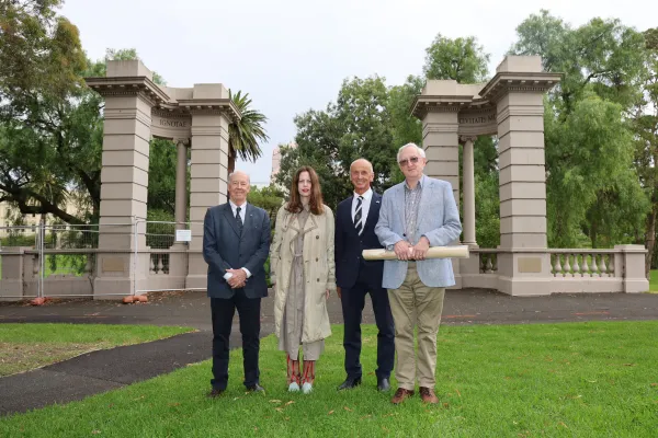 Cr Rowan Story, Ms Fiona Mackay, Mayor Stretch Kontelj, Dr David Mackay standing on the grass with the Hitchcock Memorial Gateway in the background.