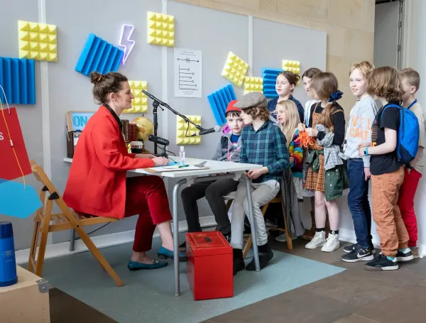Children participating in the Expert Radio Lab