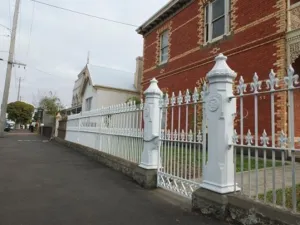 8db8f49ea9e6e37-fences13.jpg