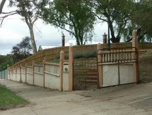 8db8f4fb2470f23-fences19.jpg
