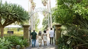 Image of people entering the Geelong Botanic Gardens