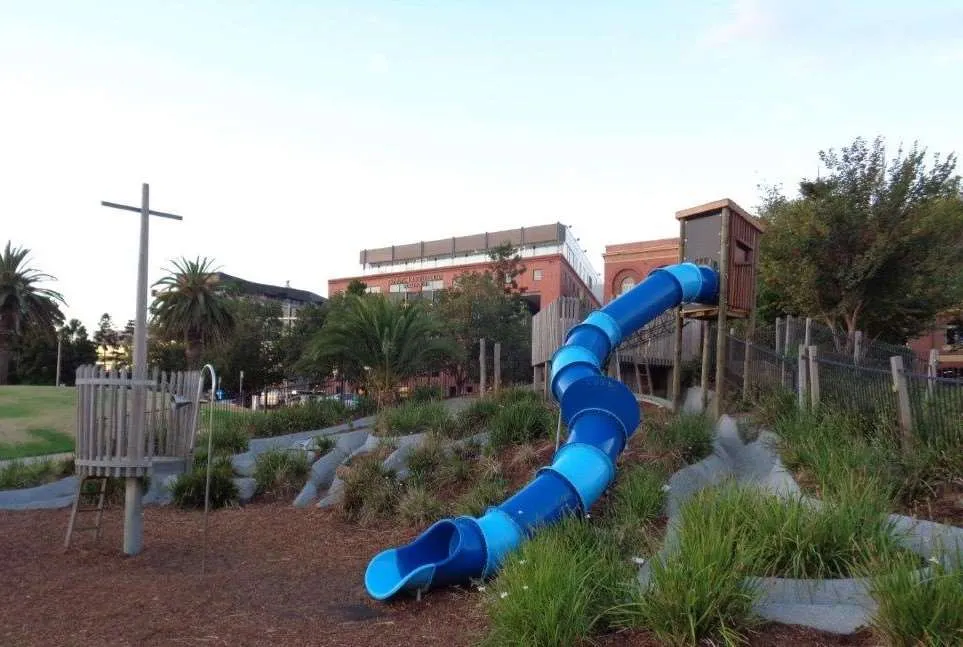 Poppy Kettle Slide